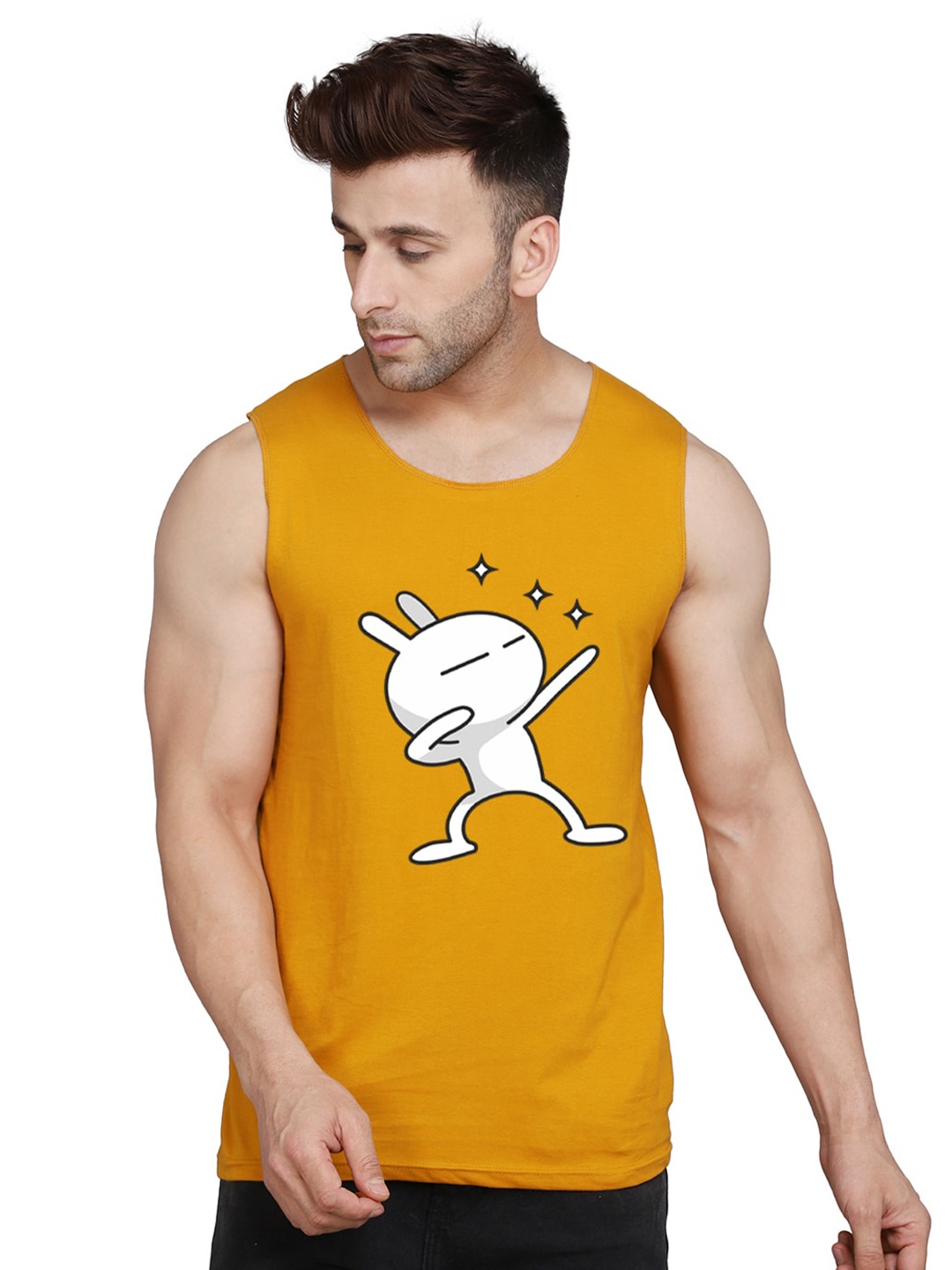 

SLOWLORIS Men Printed Applique T-shirt, Mustard