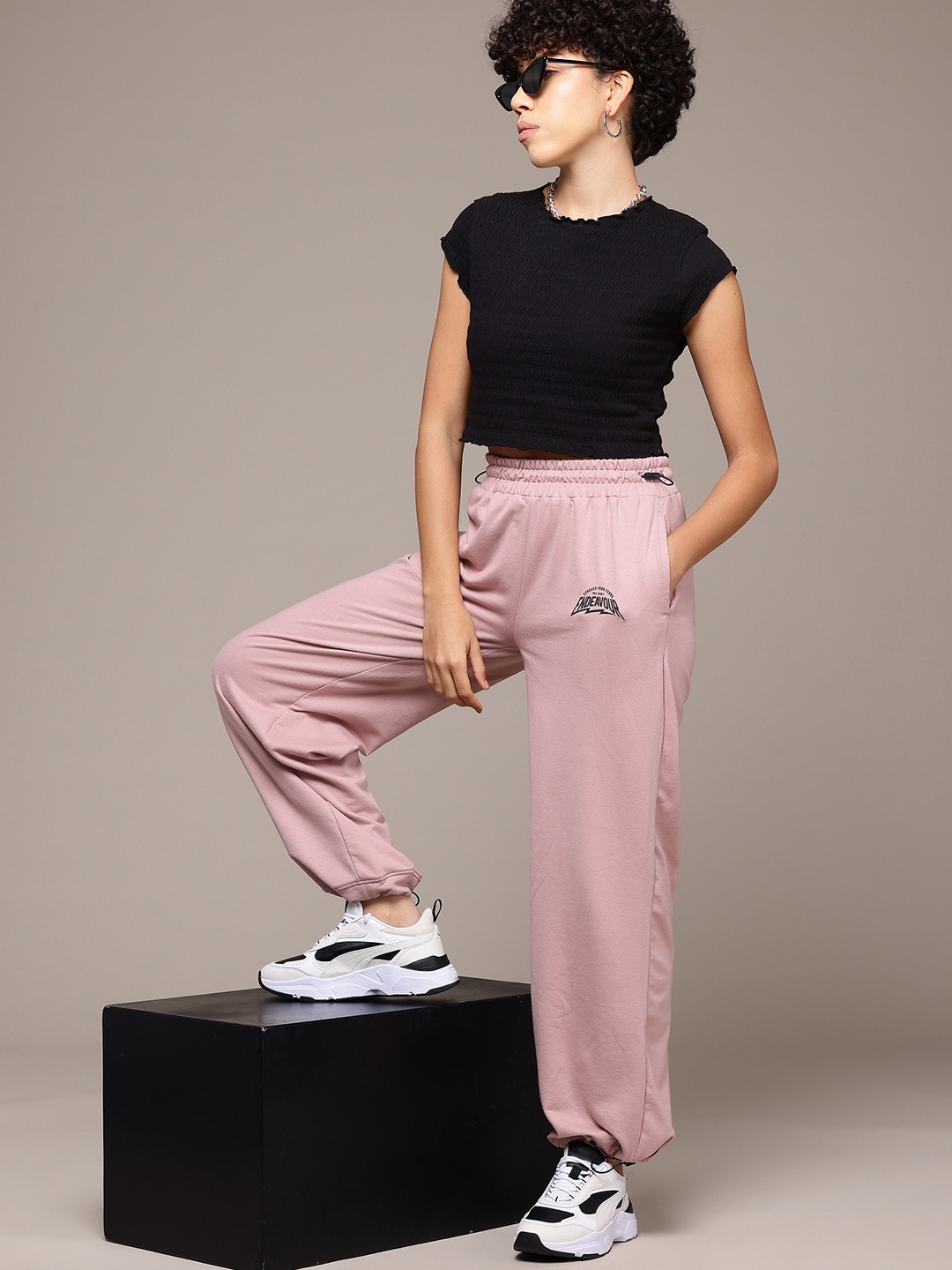 

The Roadster Lifestyle Co. Women Relaxed Joggers, Pink