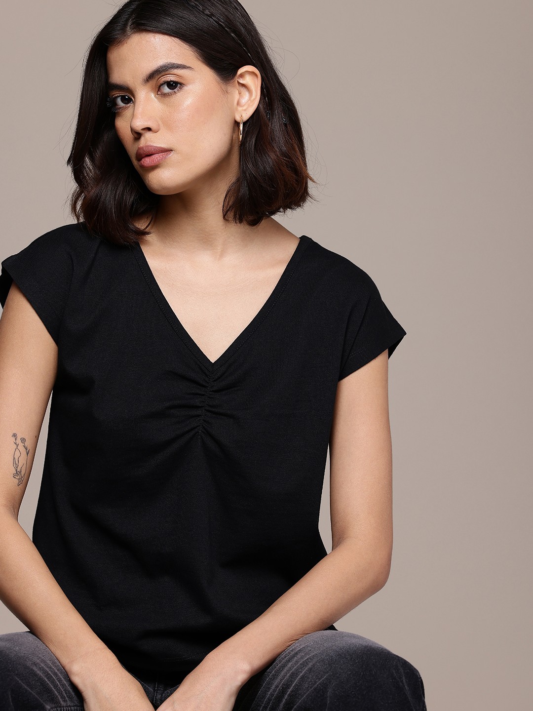 

The Roadster Life Co. Extended Sleeves V-Neck Top, Black