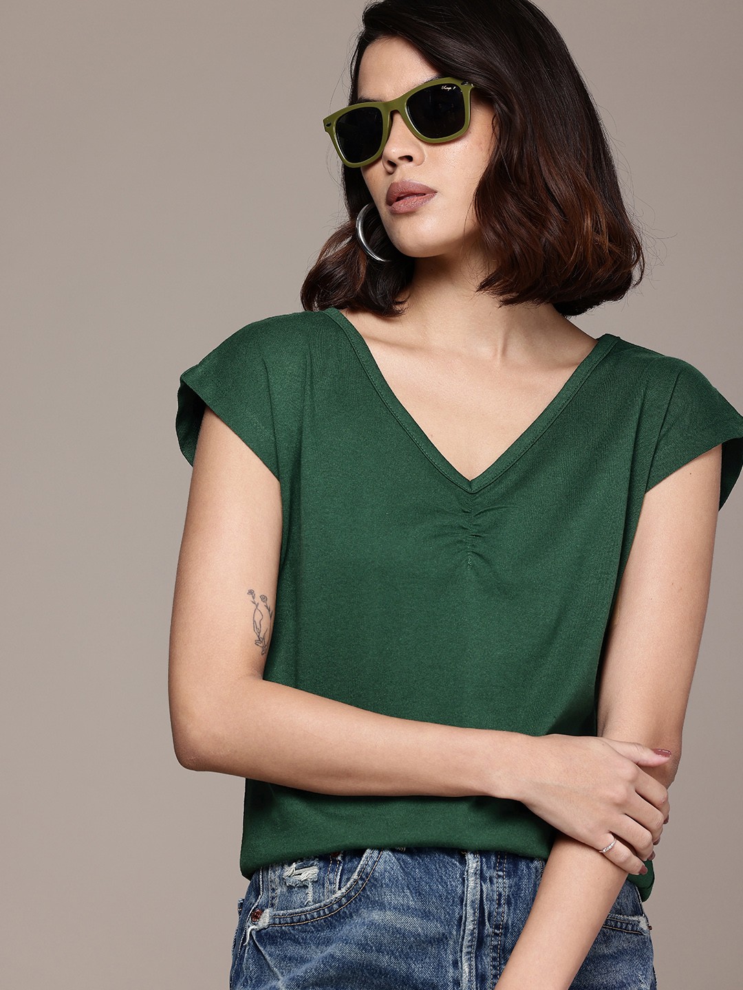

The Roadster Life Co. Extended Sleeves V-Neck Top, Green