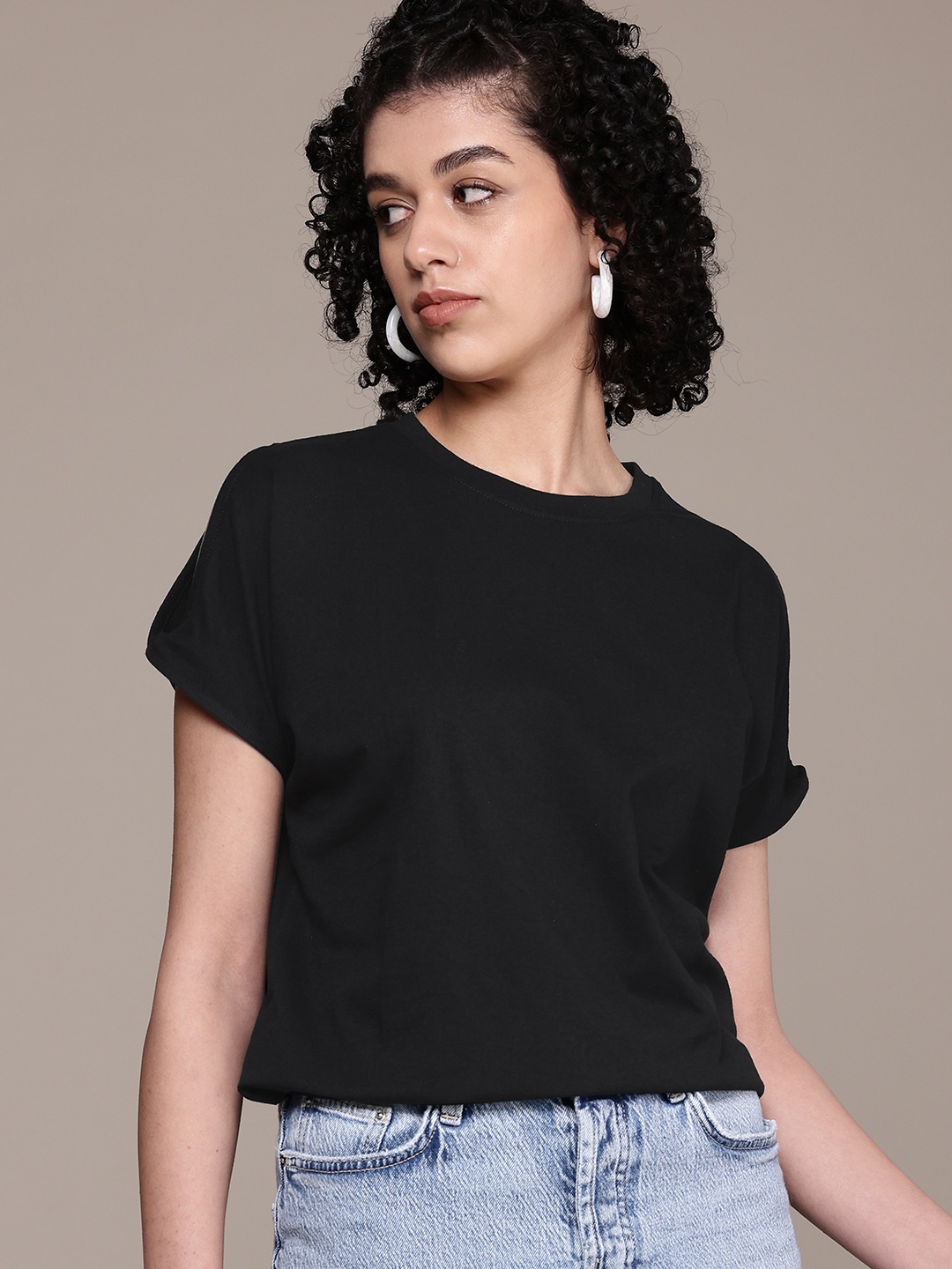 

The Roadster Life Co. Extended Sleeves With Cut-Out Detailed Top, Black