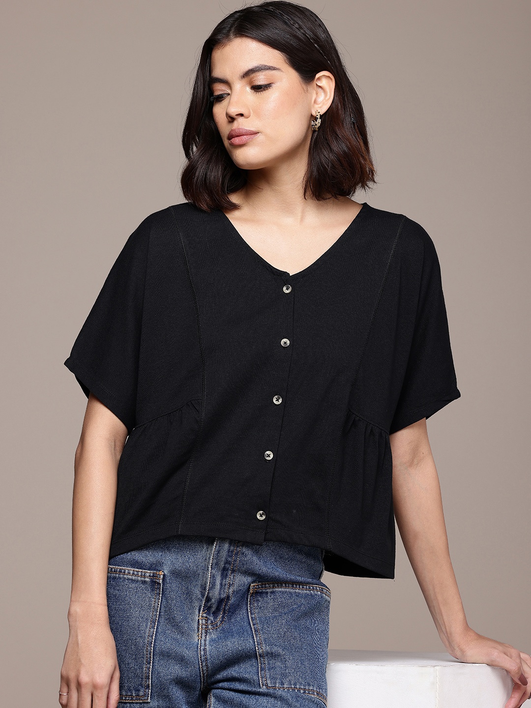 

The Roadster Life Co. Extended Sleeves V-neck Top, Black