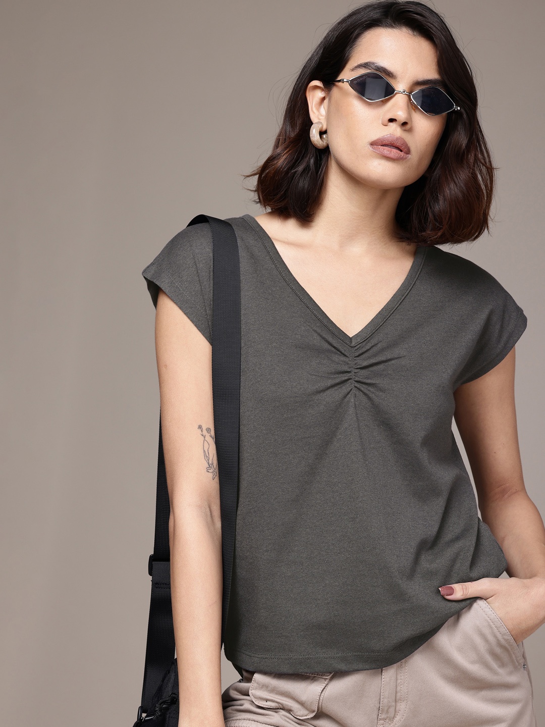 

The Roadster Life Co. Extended Sleeves Gathered Top, Grey