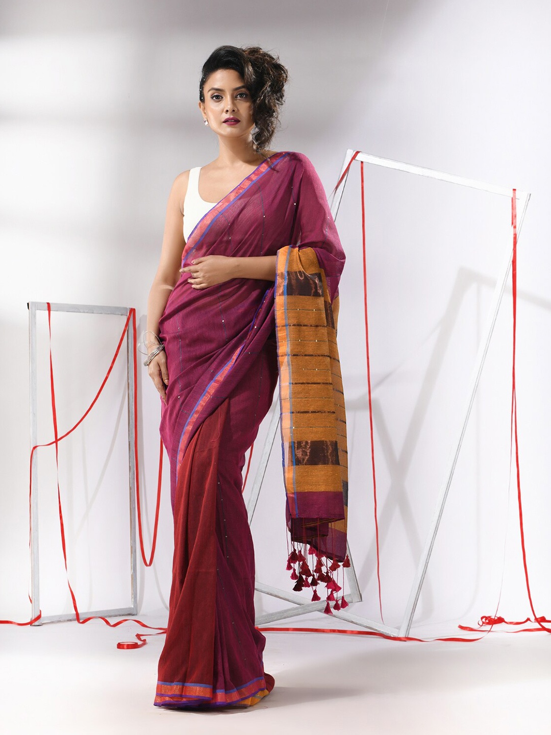 

Charukriti Embellished Zari Pure Cotton Saree, Magenta