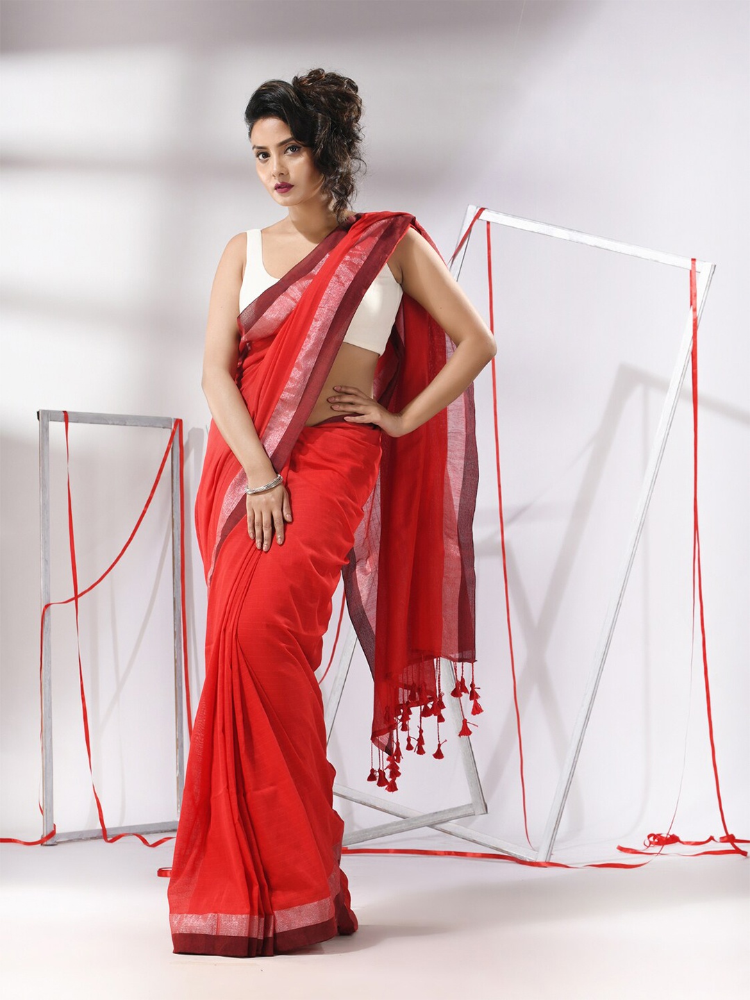 

Charukriti Zari Border Pure Cotton Saree, Red