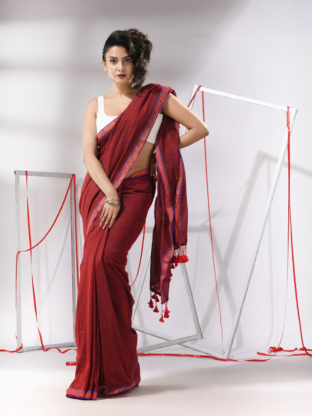 

Charukriti Embellished Zari Pure Cotton Saree, Red