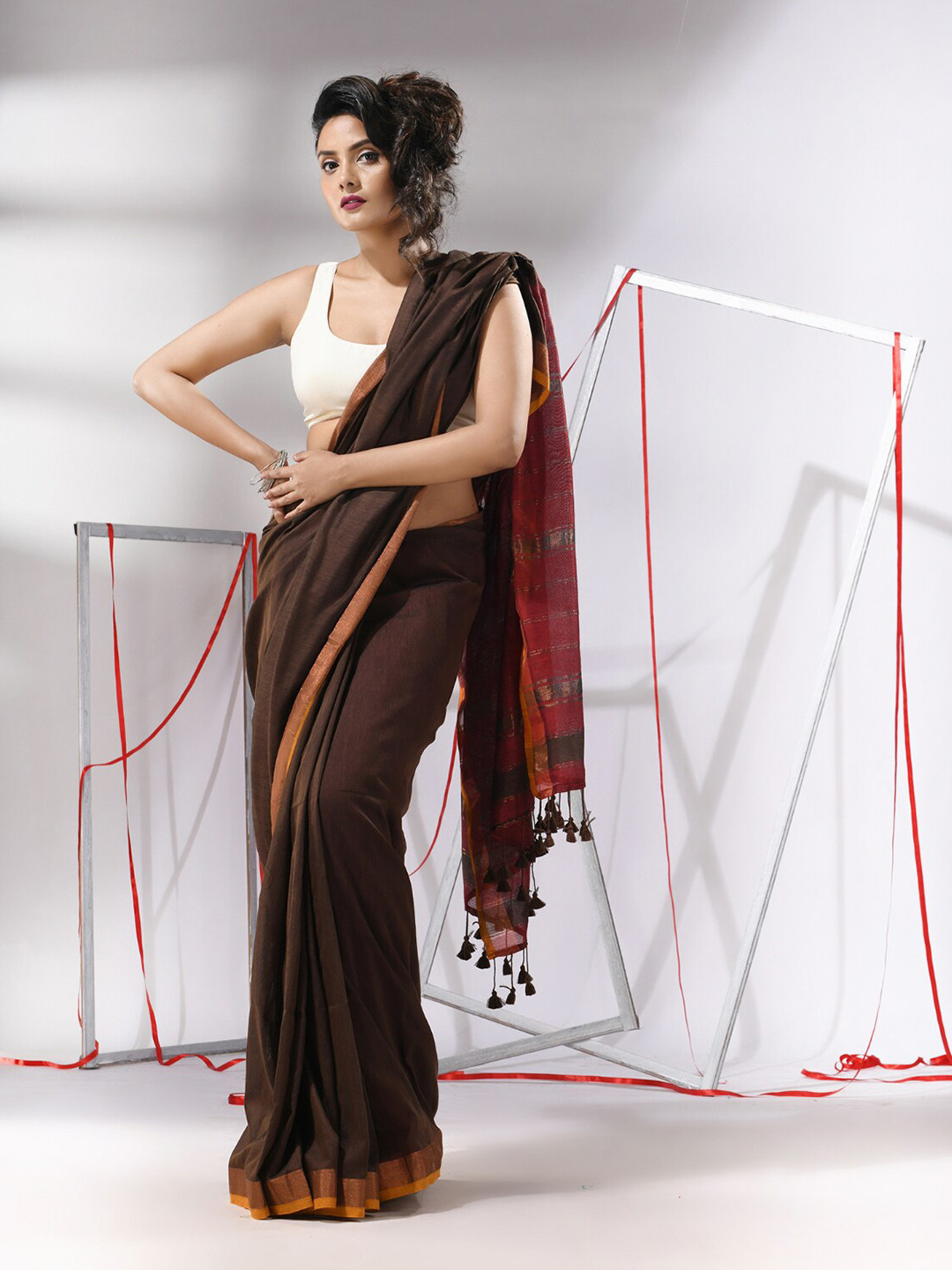 

Charukriti Zari Detailed Pure Cotton Saree, Brown