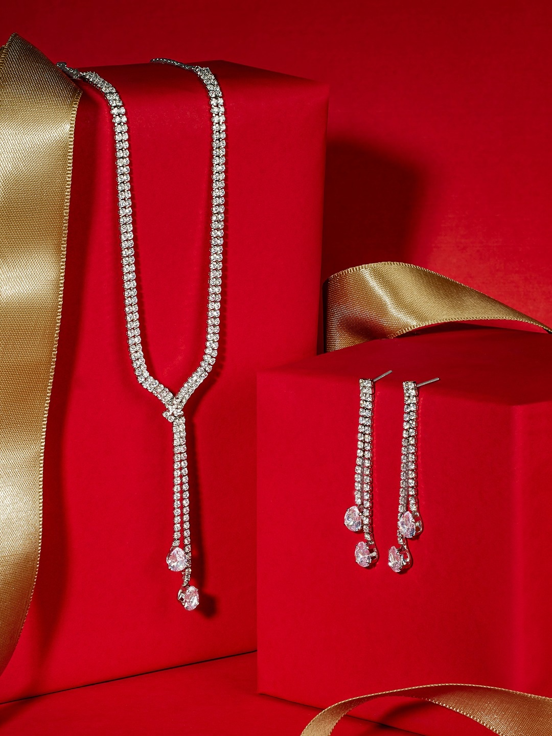

Zaveri Pearls Silver-Plated Stone-Studded Jewellery Set