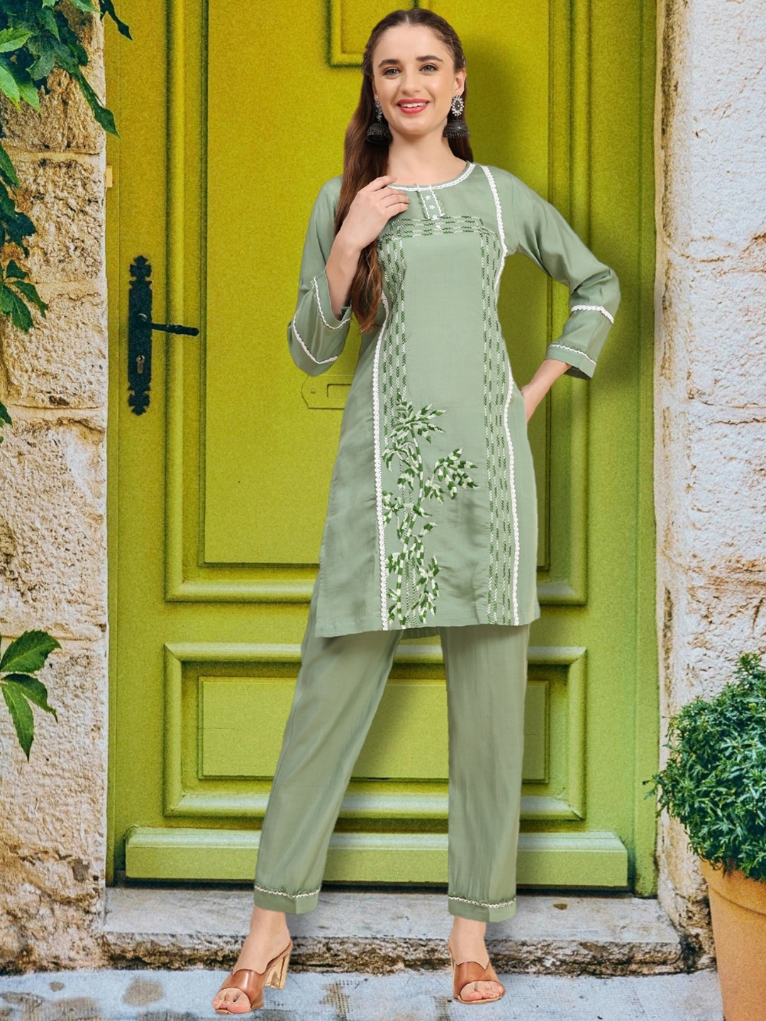

Growish Embroidered Pure Cotton Tunic With Trousers, Green