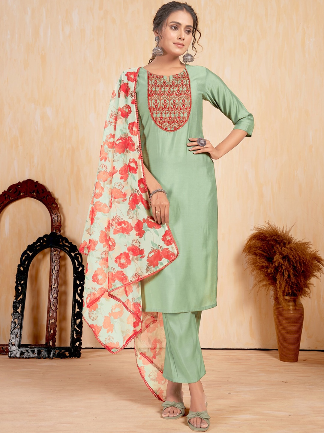 

STYLE SAMSARA Ethnic Motifs Yoke Design Thread Work Straight Kurta With Trousers & Dupatta, Green