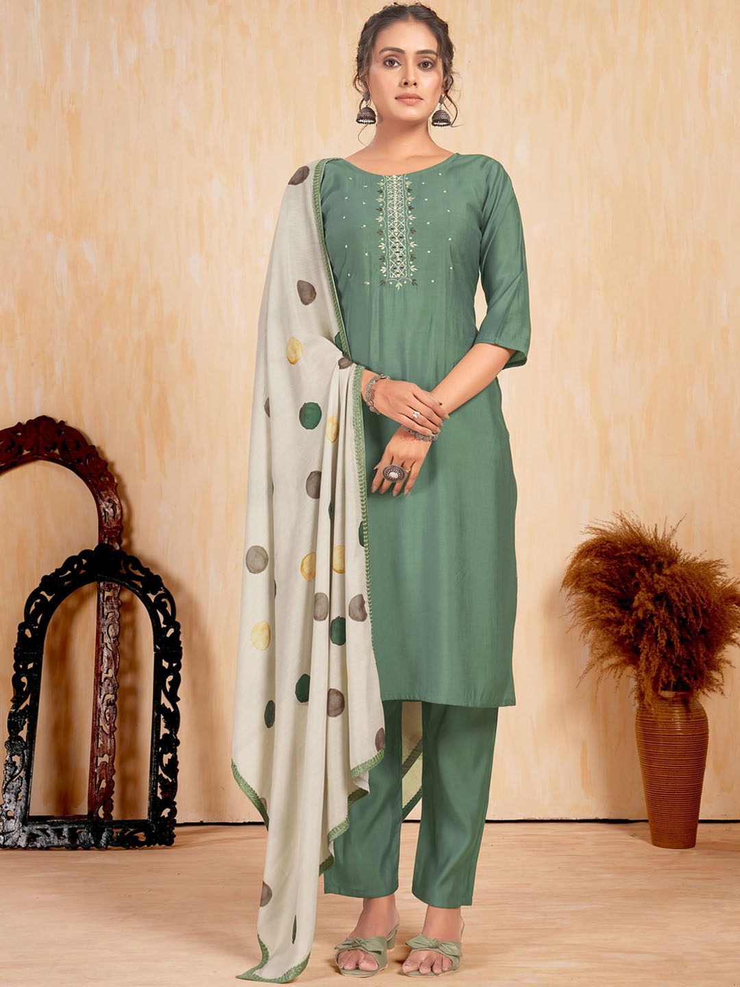 

STYLE SAMSARA Floral Yoke Design Thread Work Straight Kurta With Trousers & Dupatta, Green