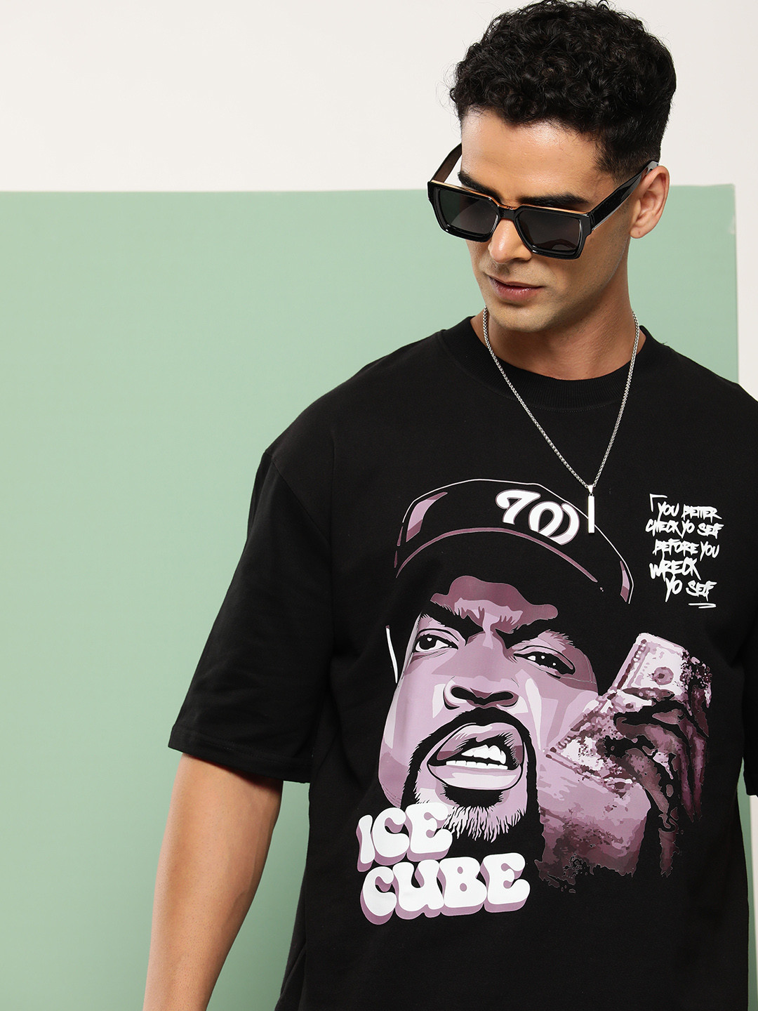

HOPEPUNK Men Ice Cube Printed Oversized Drop-Shoulder Sleeves T-shirt, Black