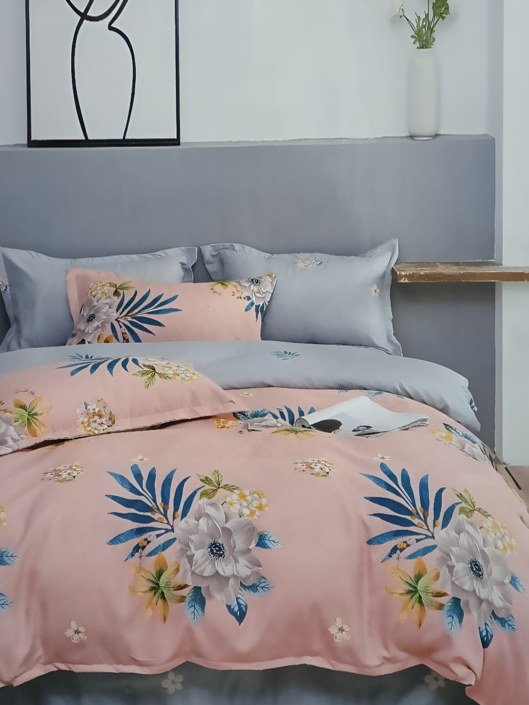 

Signature Blue & Peach-Coloured Floral 144 TC Queen Bedsheet with 2 Pillow Covers