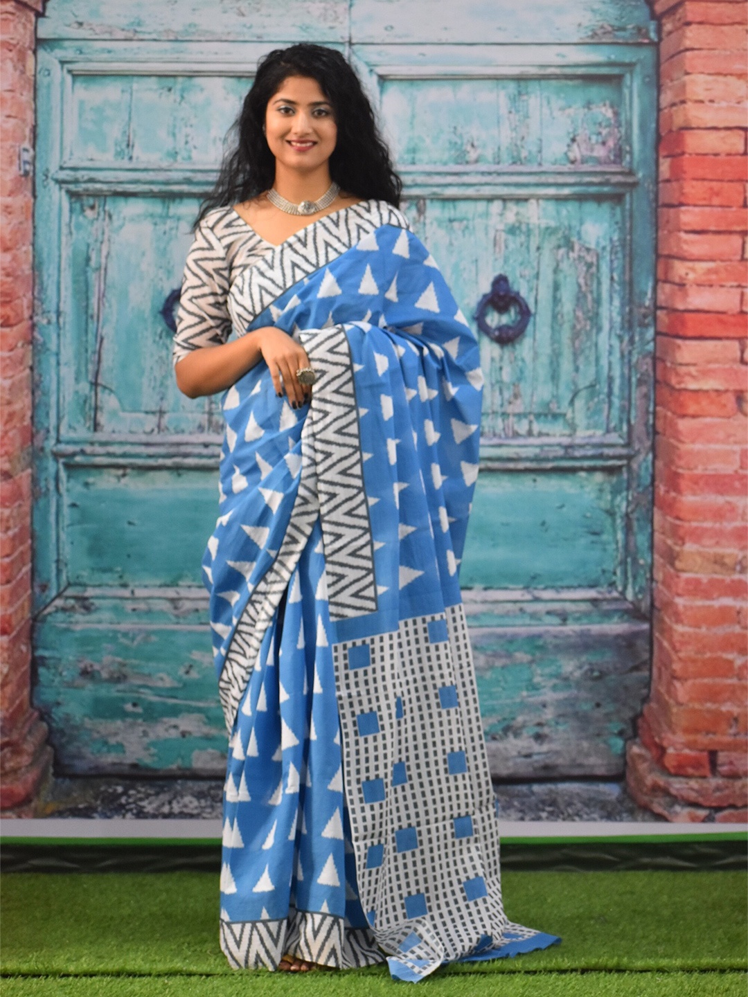 

TROPWEAR Ethnic Motifs Block Printed Mulmul Cotton Ikat Saree, Blue