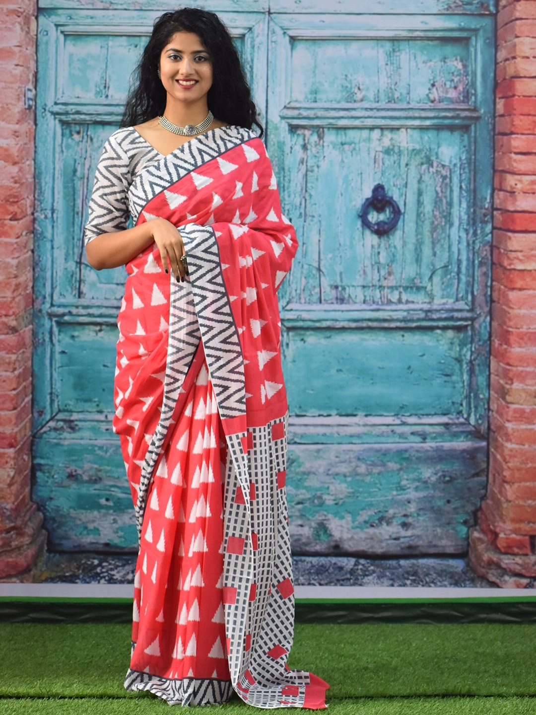 

TROPWEAR Ethnic Motifs Block Printed Mulmul Cotton Ikat Saree, Pink