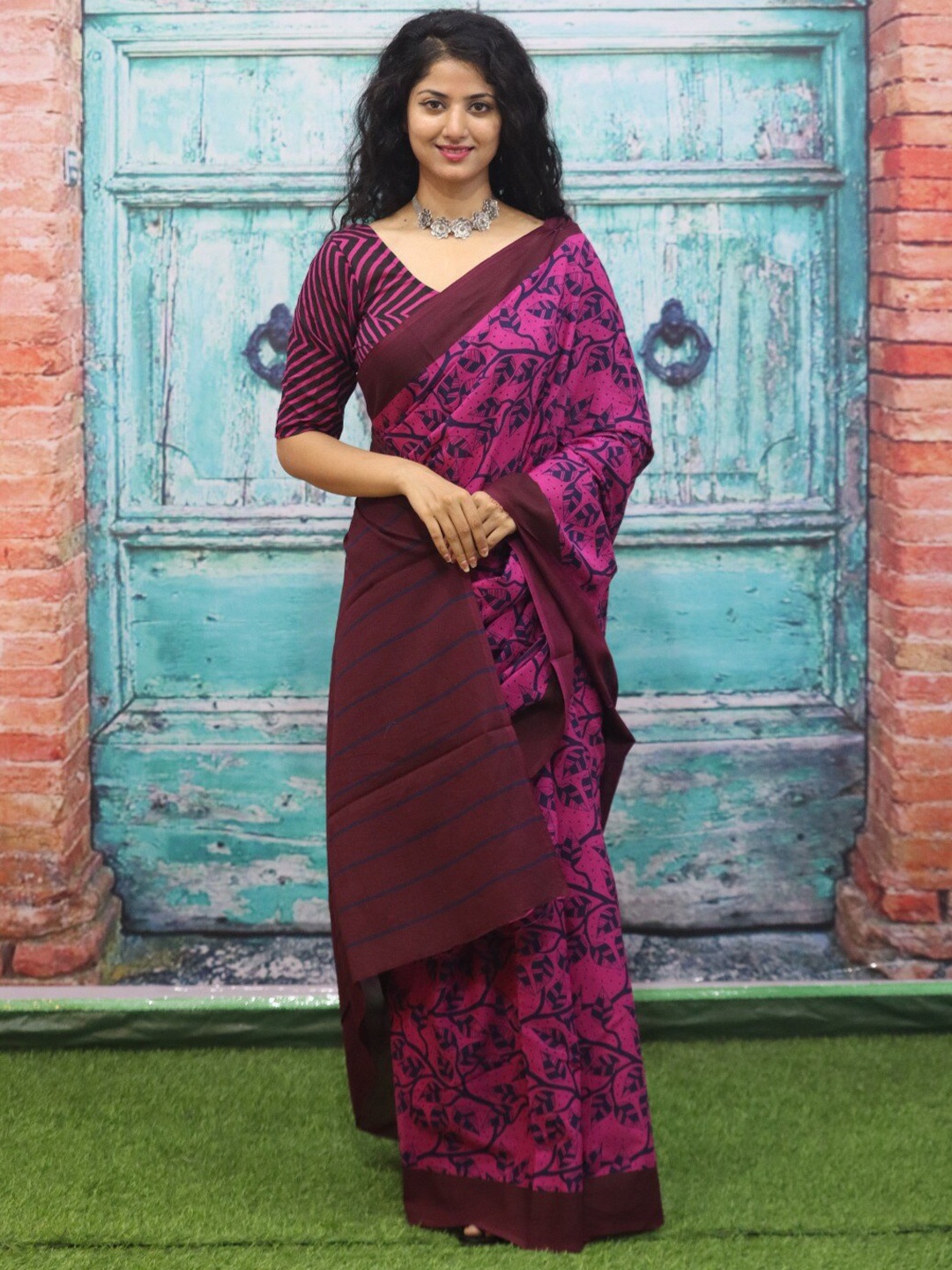 

TROPWEAR Ethnic Motifs Block Printed Mulmul Cotton Ikat Saree, Purple