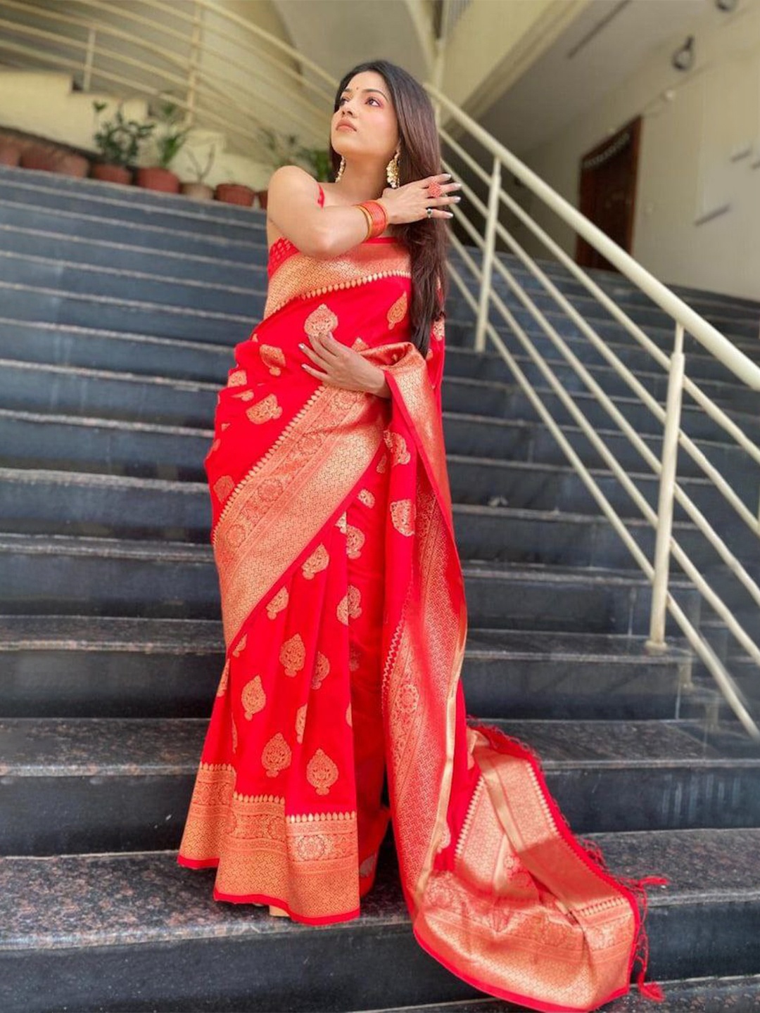 

Areca Designer Ethnic Motif Woven Design Banarasi Zari Saree, Red