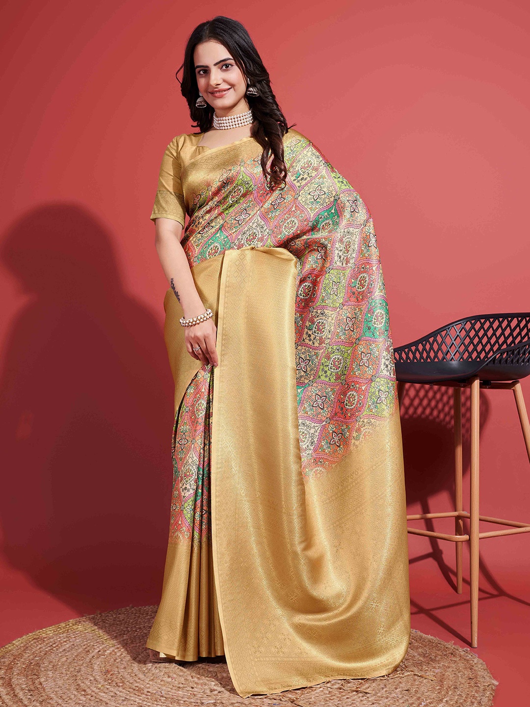 

Mitera Gold Toned Floral Woven Design Zari Kanjeevaram Saree