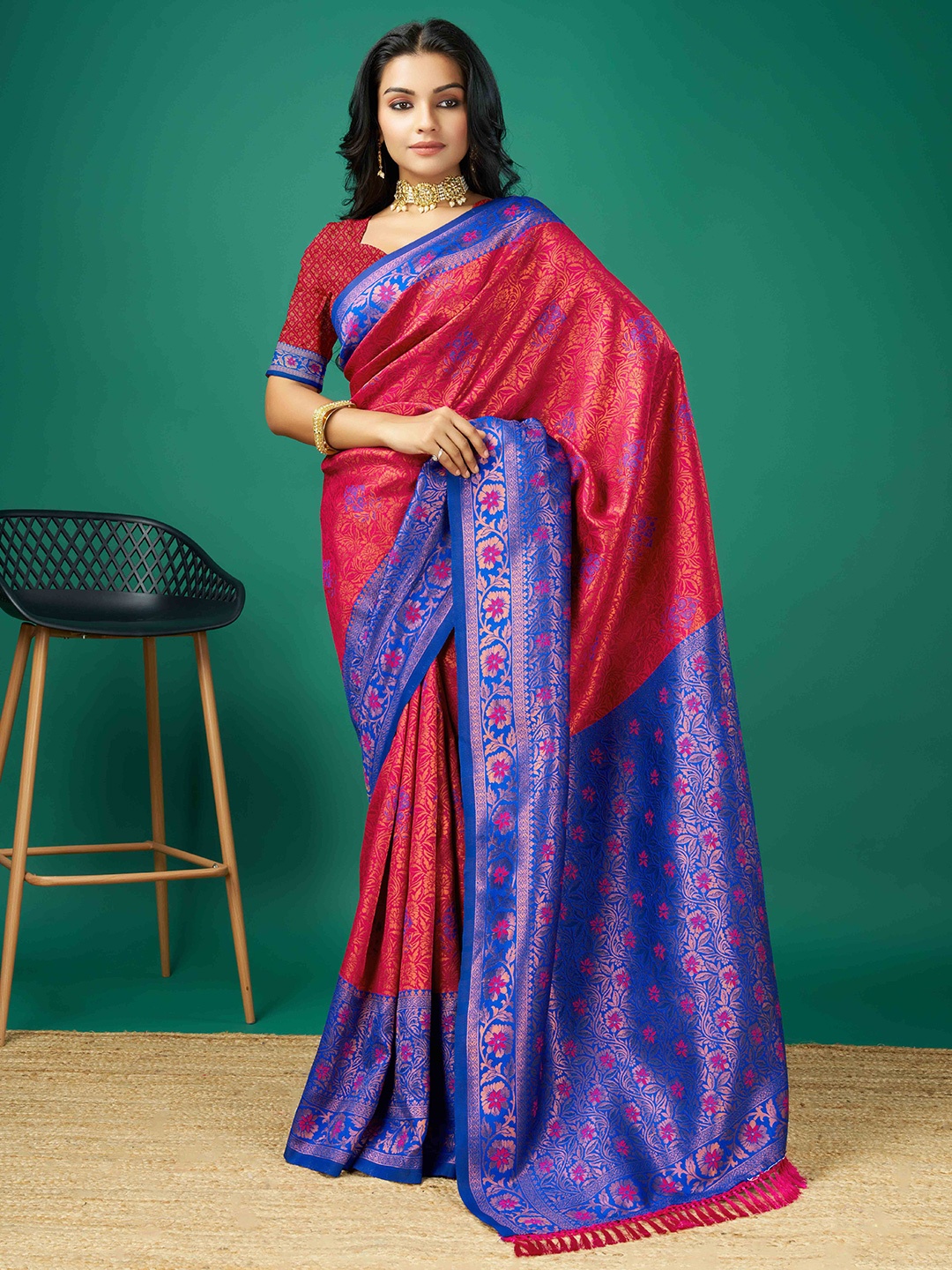 

Mitera Ethnic Motifs Woven Design Zari Saree, Pink