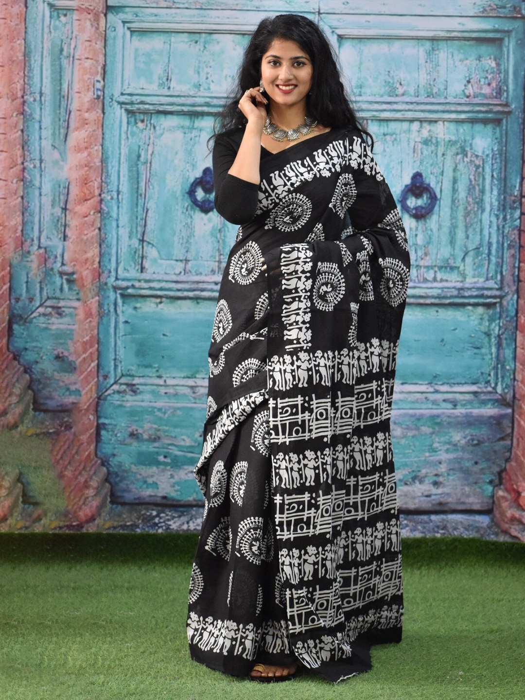 

TROPWEAR Ethnic Motifs Block Printed Mulmul Cotton Ikat Saree, Black