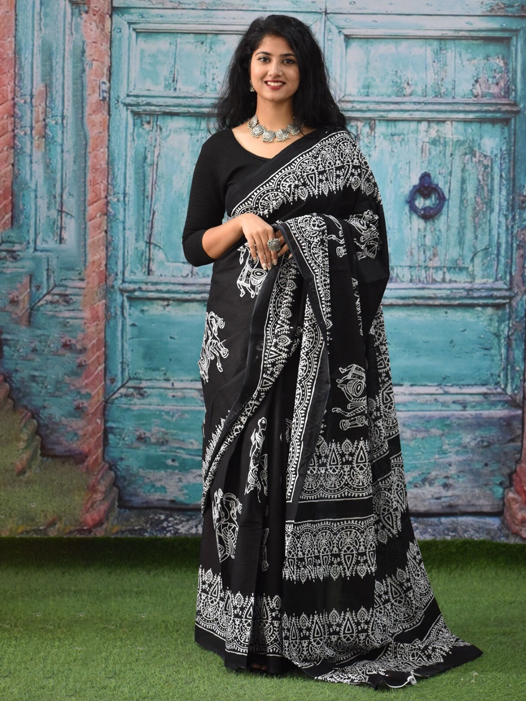 

TROPWEAR Ethnic Motifs Block Printed Mulmul Cotton Ikat Saree, Black