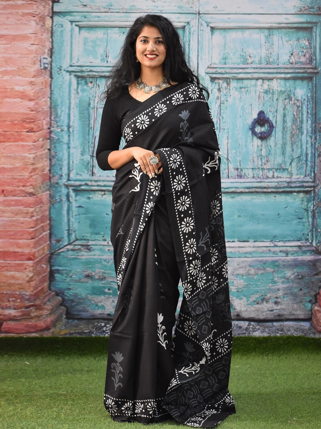 

TROPWEAR Ethnic Motifs Block Printed Mulmul Cotton Ikat Saree, Black