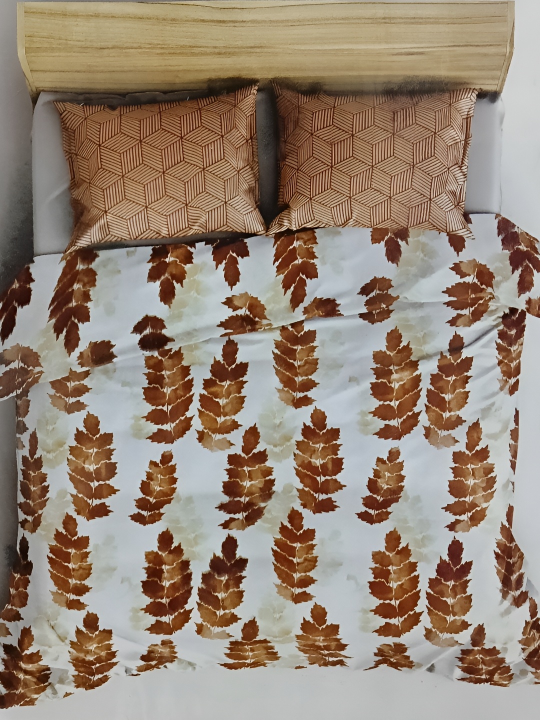 

Signature Pepper White & Brown Floral 160 TC Cotton Queen Bedsheet with 2 Pillow Covers