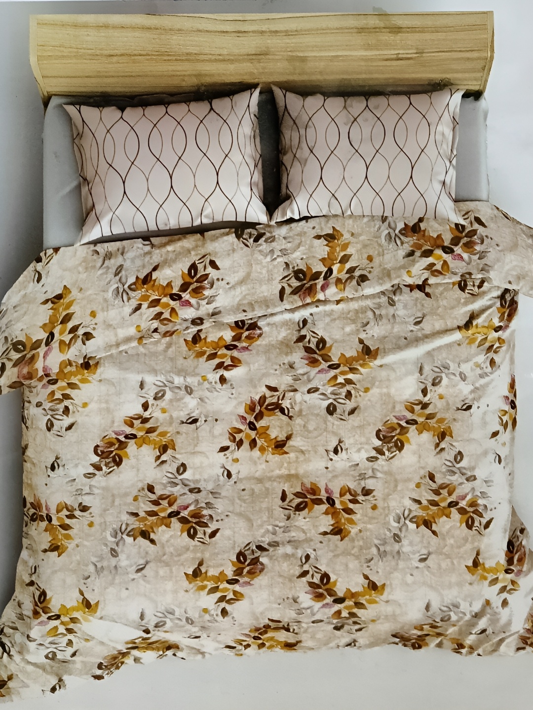 

Signature Pepper Beige & Yellow 160 TC Cotton Queen Bedsheet with 2 Pillow Covers