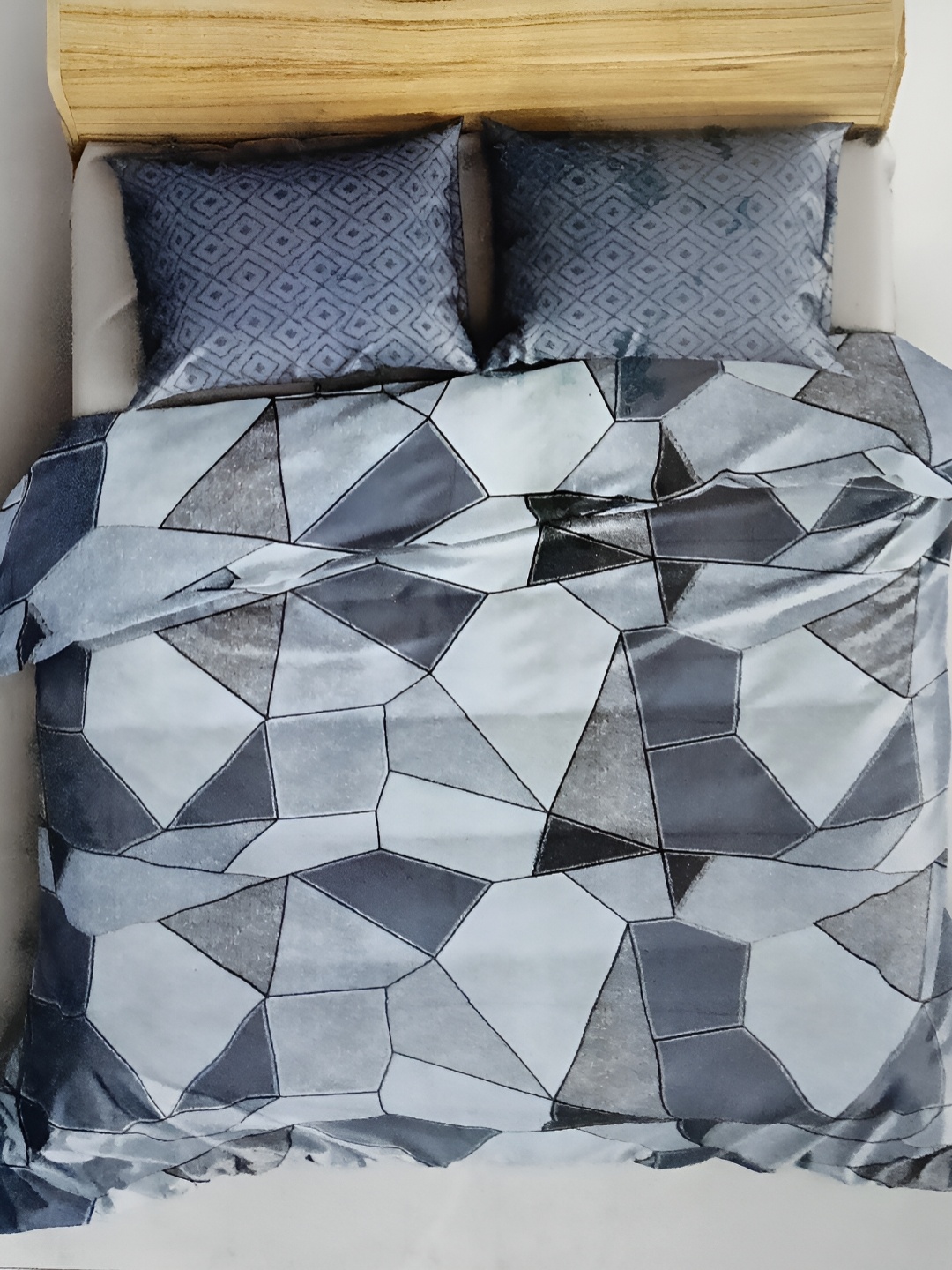 

Signature Grey & Grey Melange 160 TC Queen Bedsheet with 2 Pillow Covers