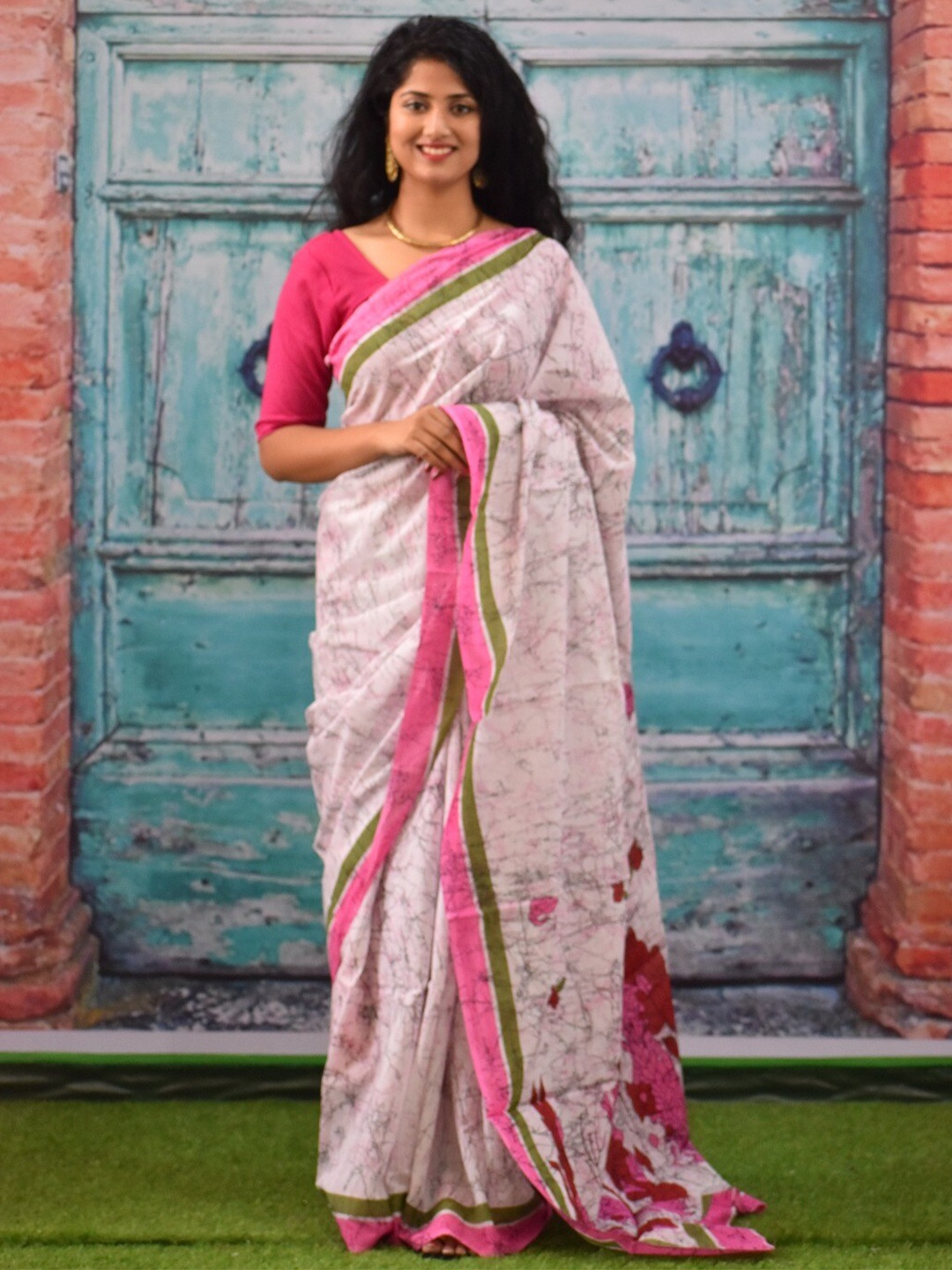 

TROPWEAR Abstract Printed Pure Cotton Block Print Saree, White