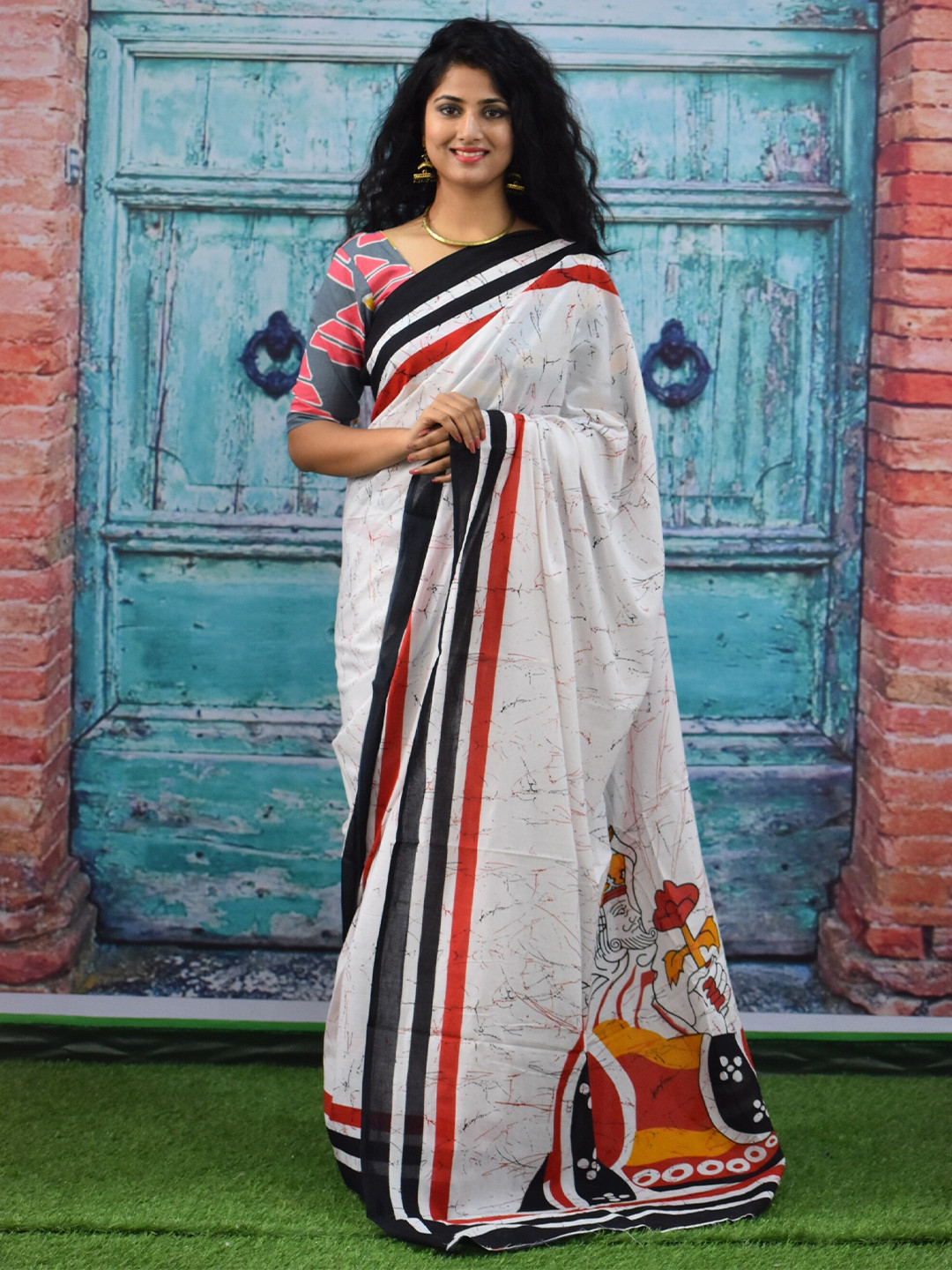 

TROPWEAR Pure Cotton Block Print Saree, White