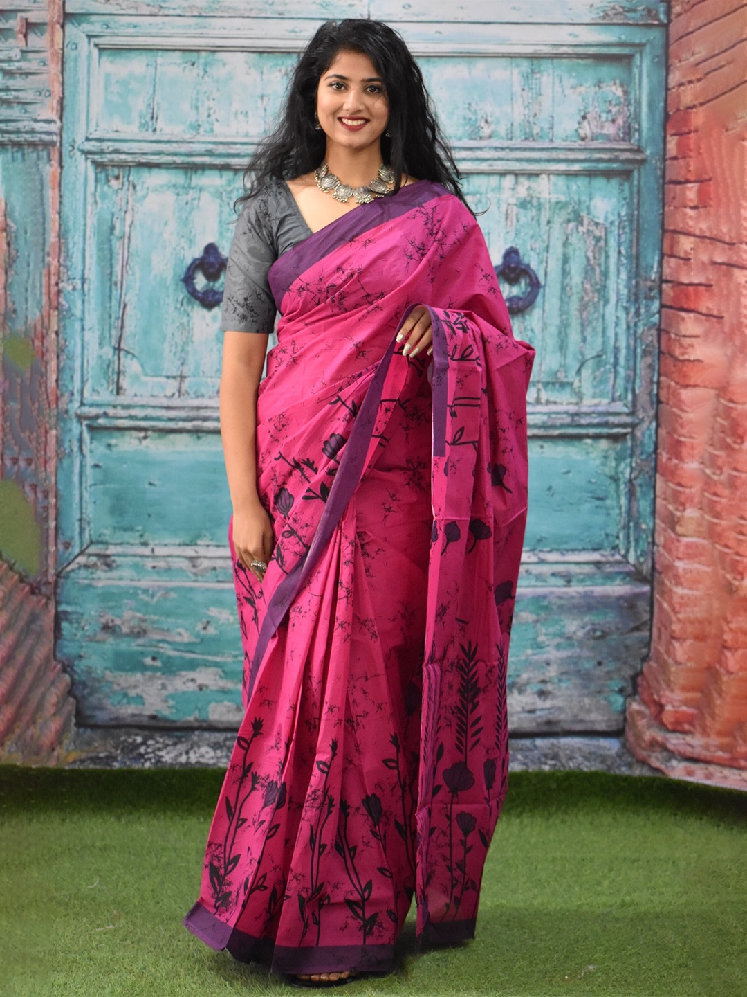 

TROPWEAR Abstract Printed Pure Cotton Block Print Saree, Pink