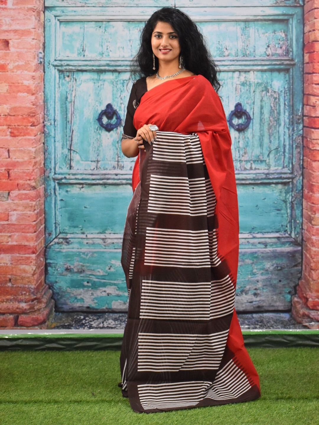 

TROPWEAR Striped Pure Cotton Block Printed Saree, Red