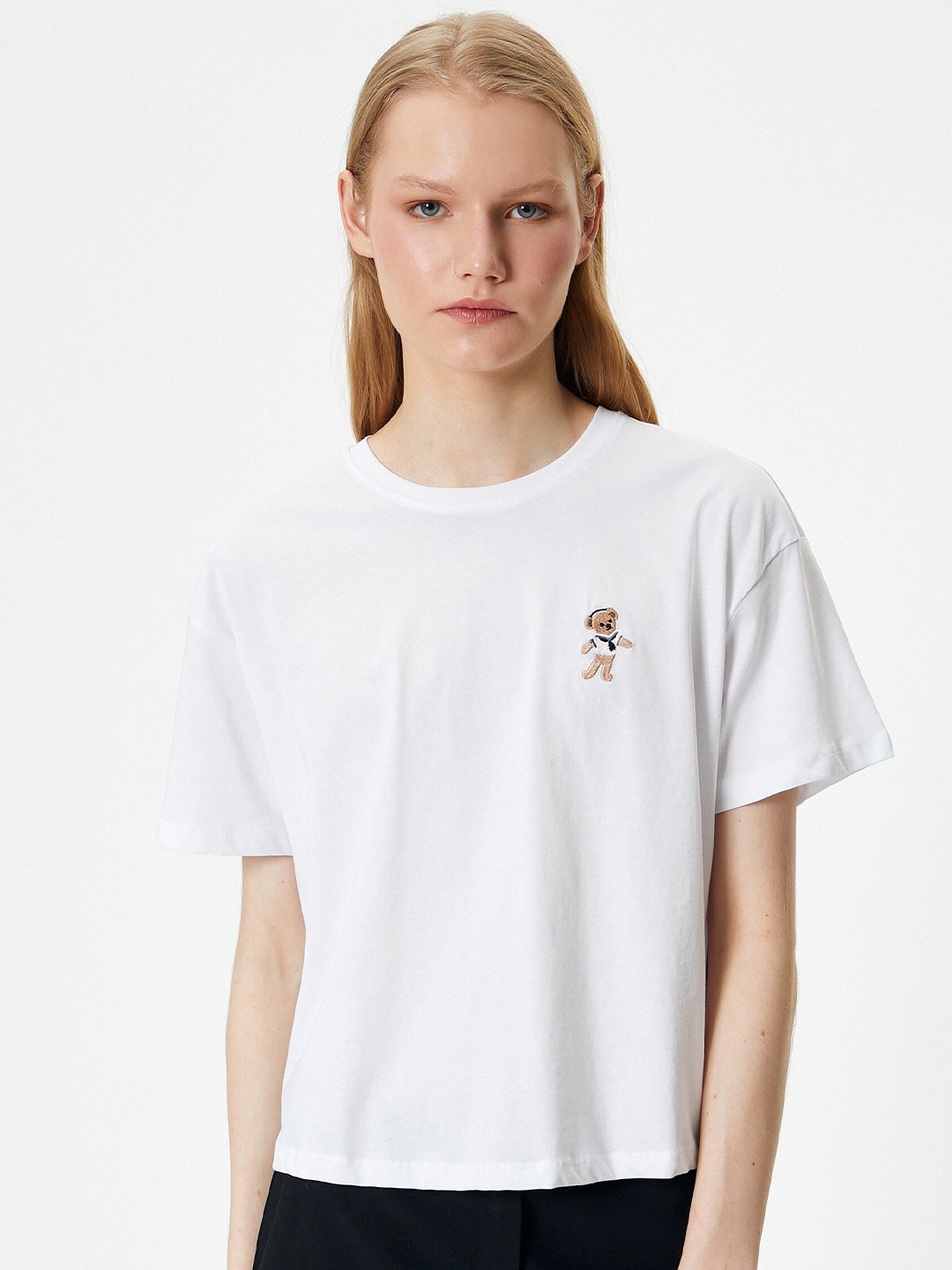 

Koton Women Extended Sleeves Applique T-shirt, White