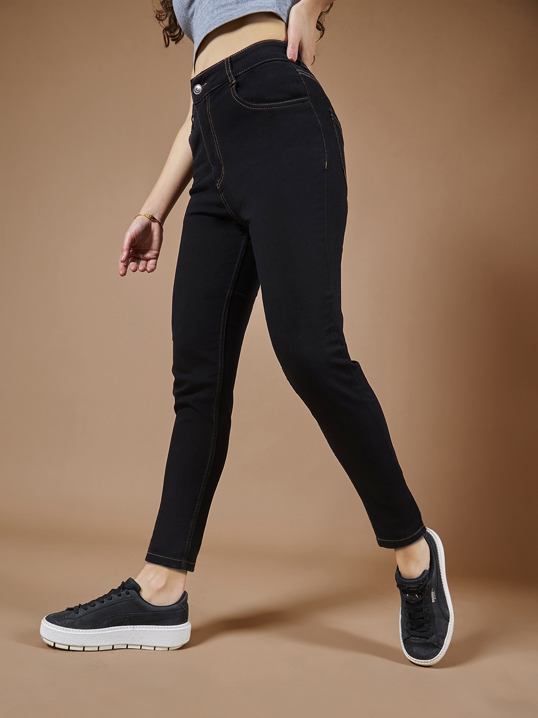 

The Roadster Lifestyle Co. Women Skinny-Fit Clean Look Stretchable Jeans, Black
