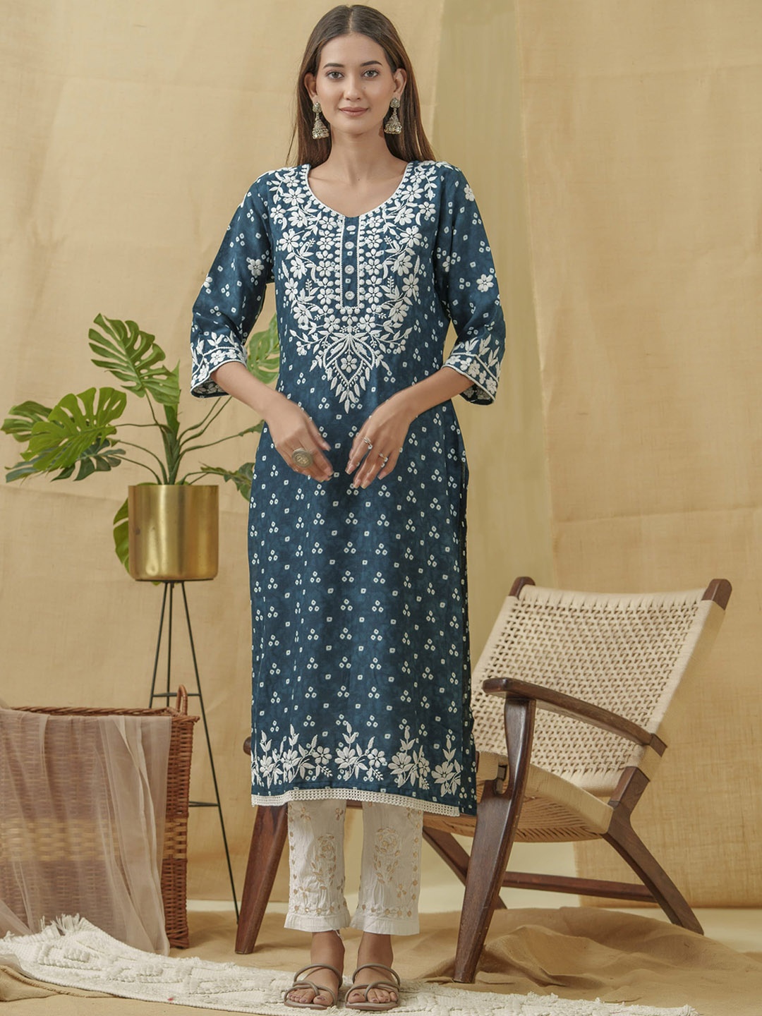 

Ishin Women Ethnic Motifs Printed Thread Work Kurta, Green