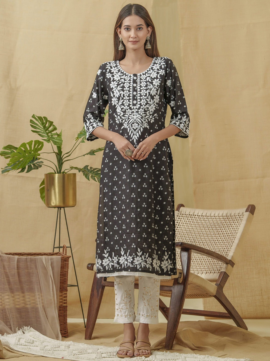 

Ishin Women Geometric Printed Keyhole Neck Flared Sleeves Mirror Work Kurta, Black