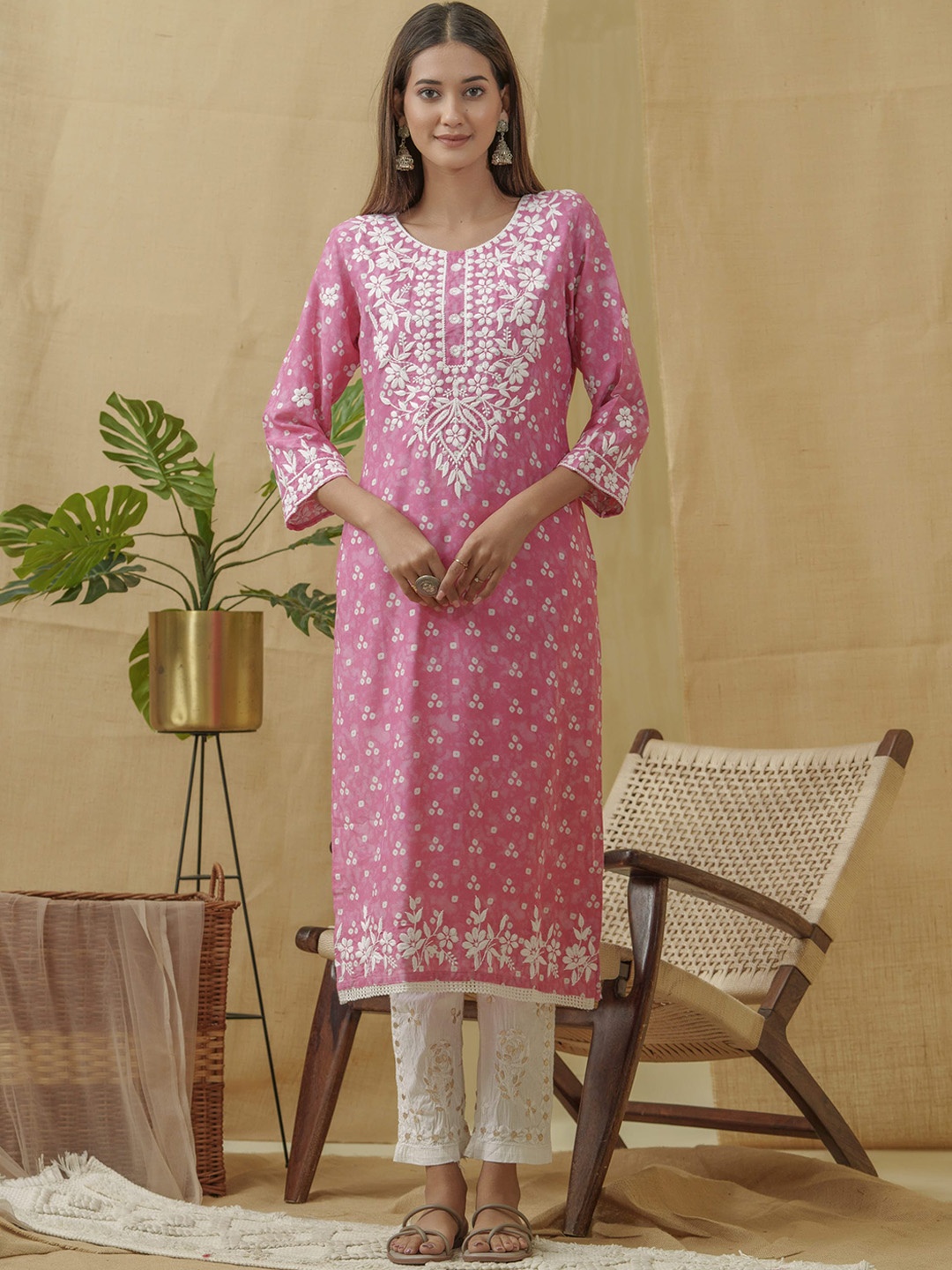 

Ishin Women Ethnic Motifs Printed Mirror Work Kurta, Pink