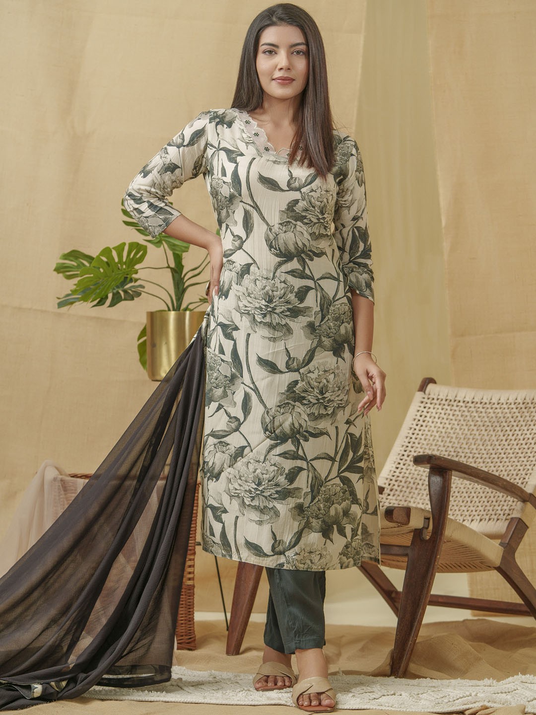 

Ishin Floral Printed Regular Thread Work Linen Kurta with Trousers & Dupatta, Black