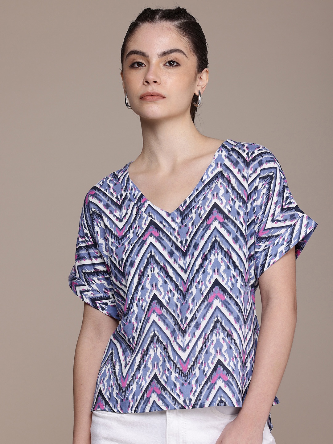 

The Roadster Life Co. Geometric Print Extended Sleeves Top, Blue