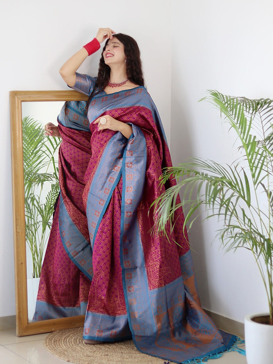 

Glorisa Ethnic Motif Woven Design Zari Pure Silk Kanjivaram Saree, Pink