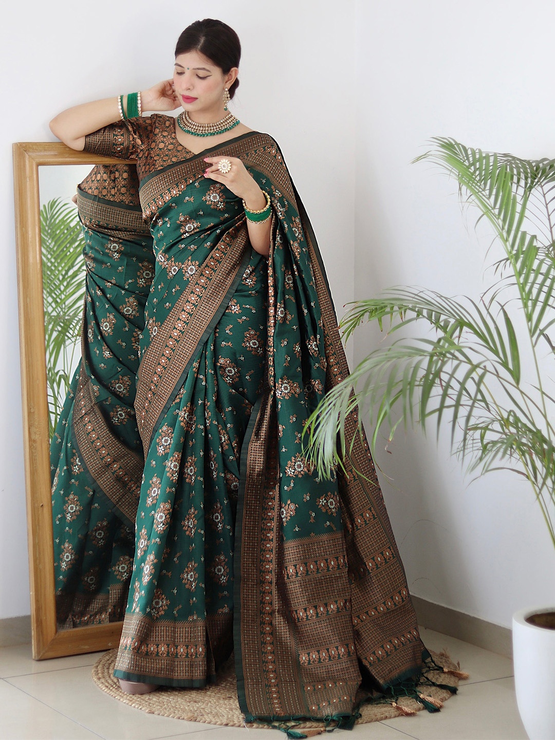 

Glorisa Ethnic Motifs Woven Design Zari Jacquard Pure Silk Paithani Saree, Green