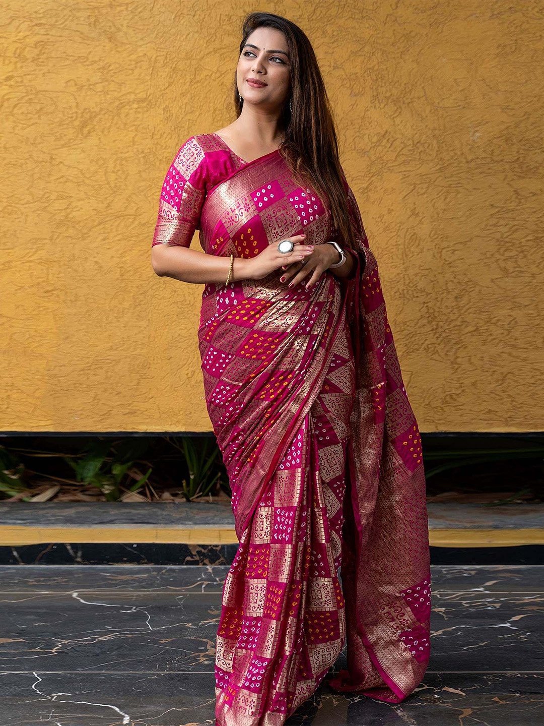 

Glorisa Ethnic Motifs Woven Design Zari Pure Silk Banarasi Saree, Pink
