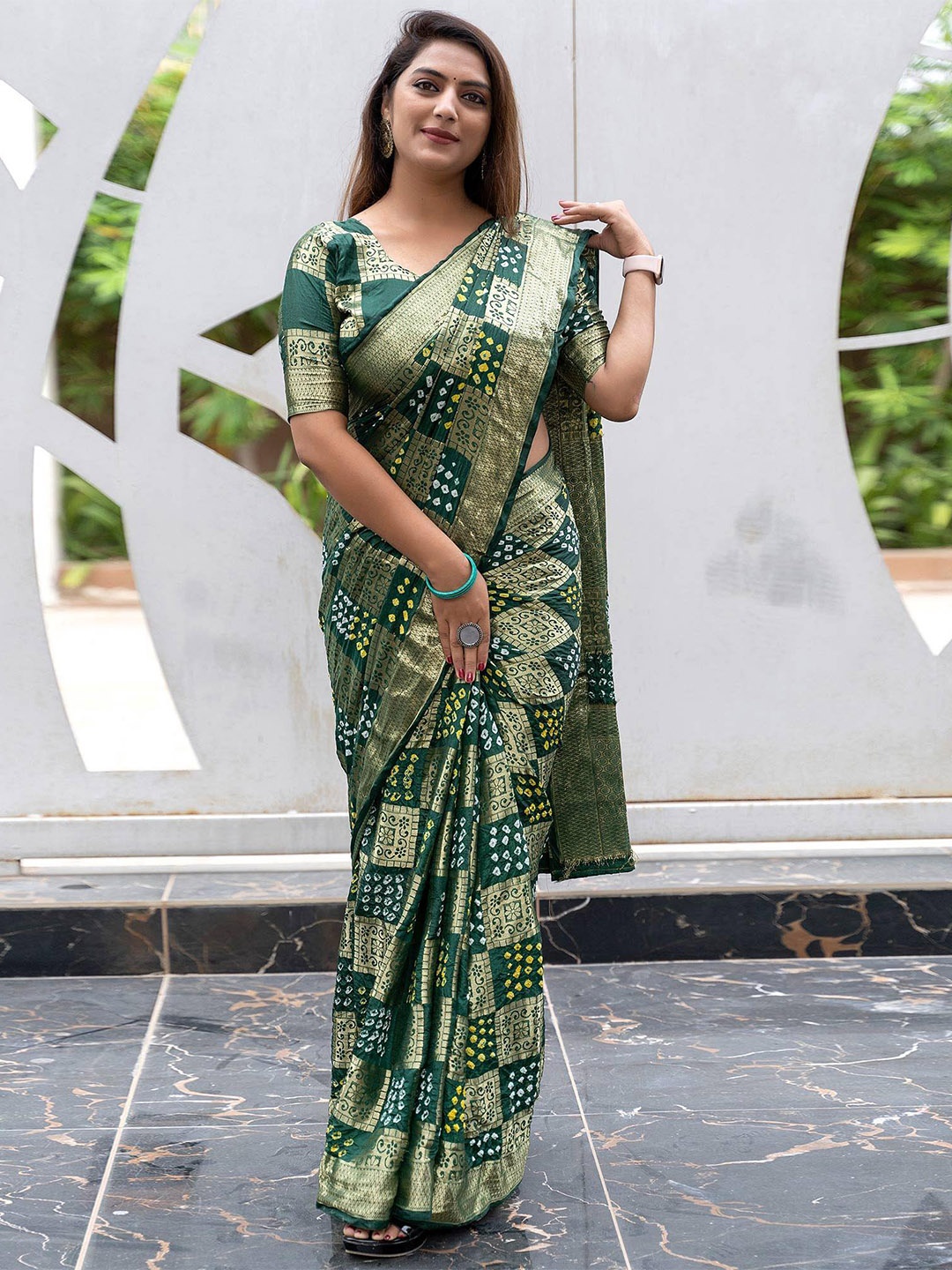 

Glorisa Ethnic Motifs Zari Pure Silk Kanjeevaram Saree, Green
