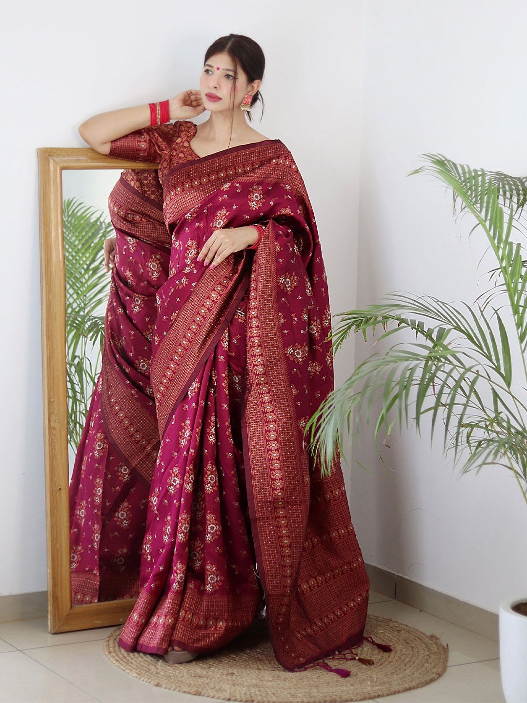 

Glorisa Floral Woven Design Zari Pure Silk Mysore Silk Saree, Maroon