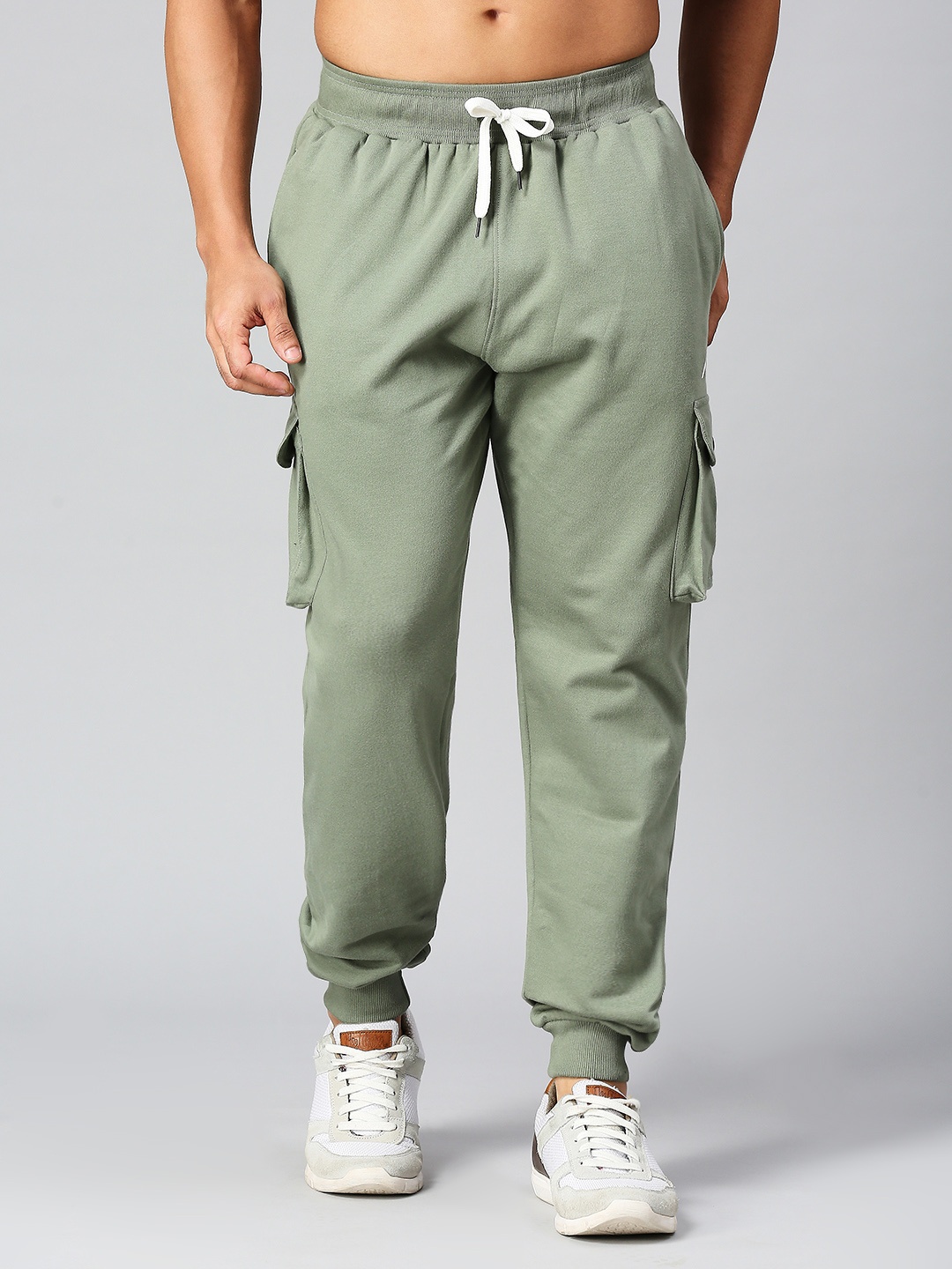 

AESTHETIC NATION Men Regular Fit Pure Cotton Joggers, Green