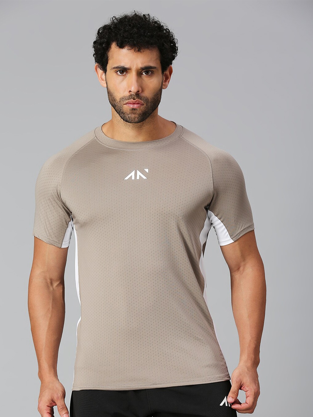 

AESTHETIC NATION Men Dri-FIT Pockets Slim Fit T-shirt, Khaki