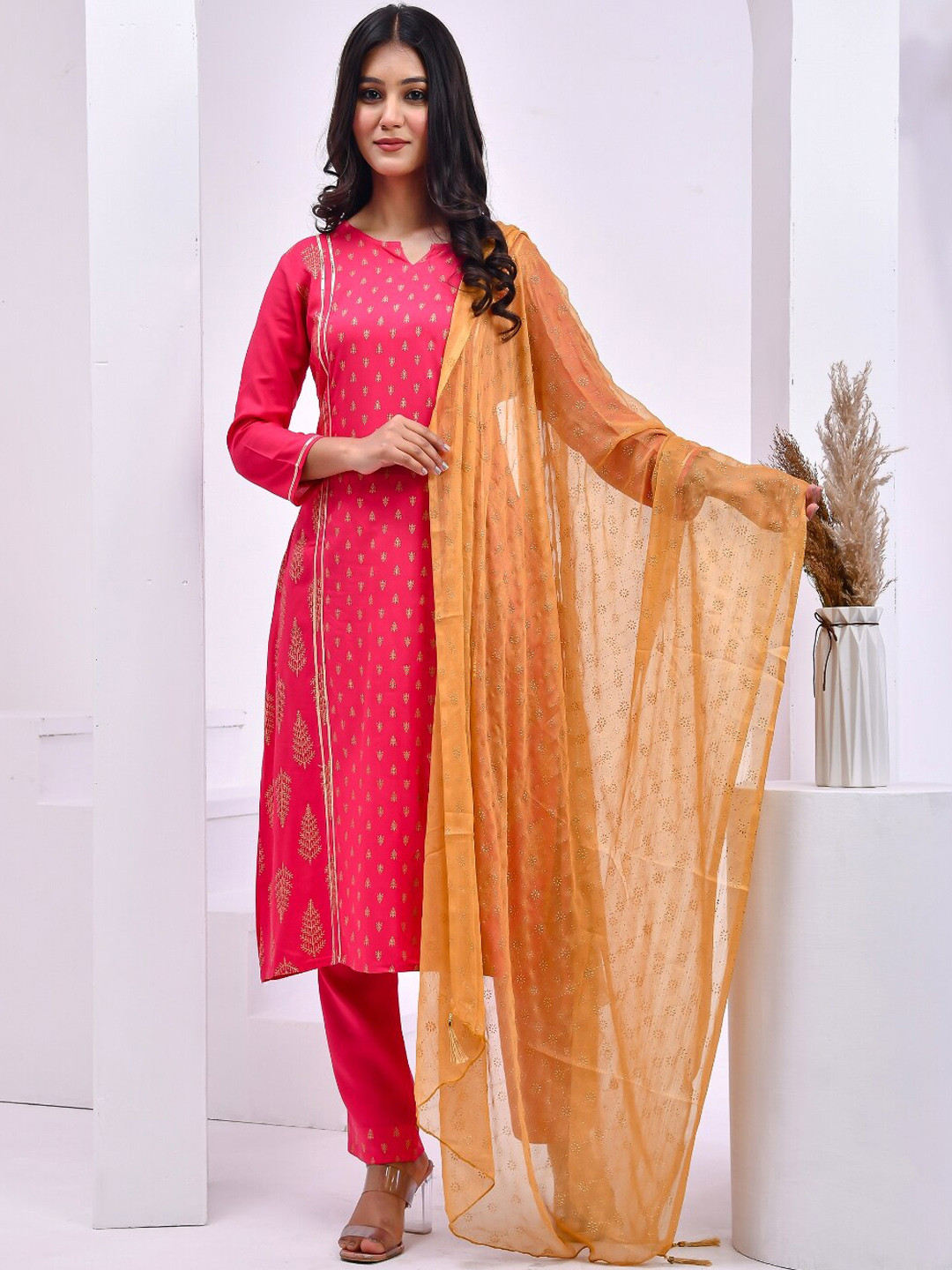 

Aspriya Floral Printed Round Neck Regular Straight Kurta With Trousers & Dupatta, Pink