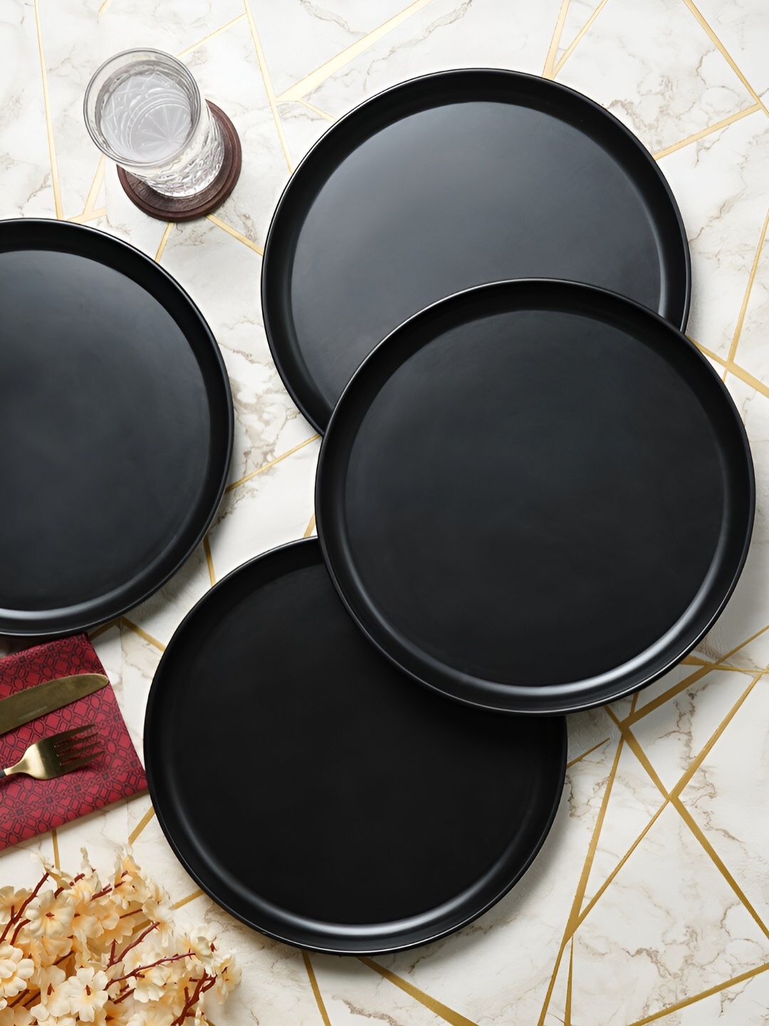 

CDI Black & 6 Pieces Melamine Glossy Plates