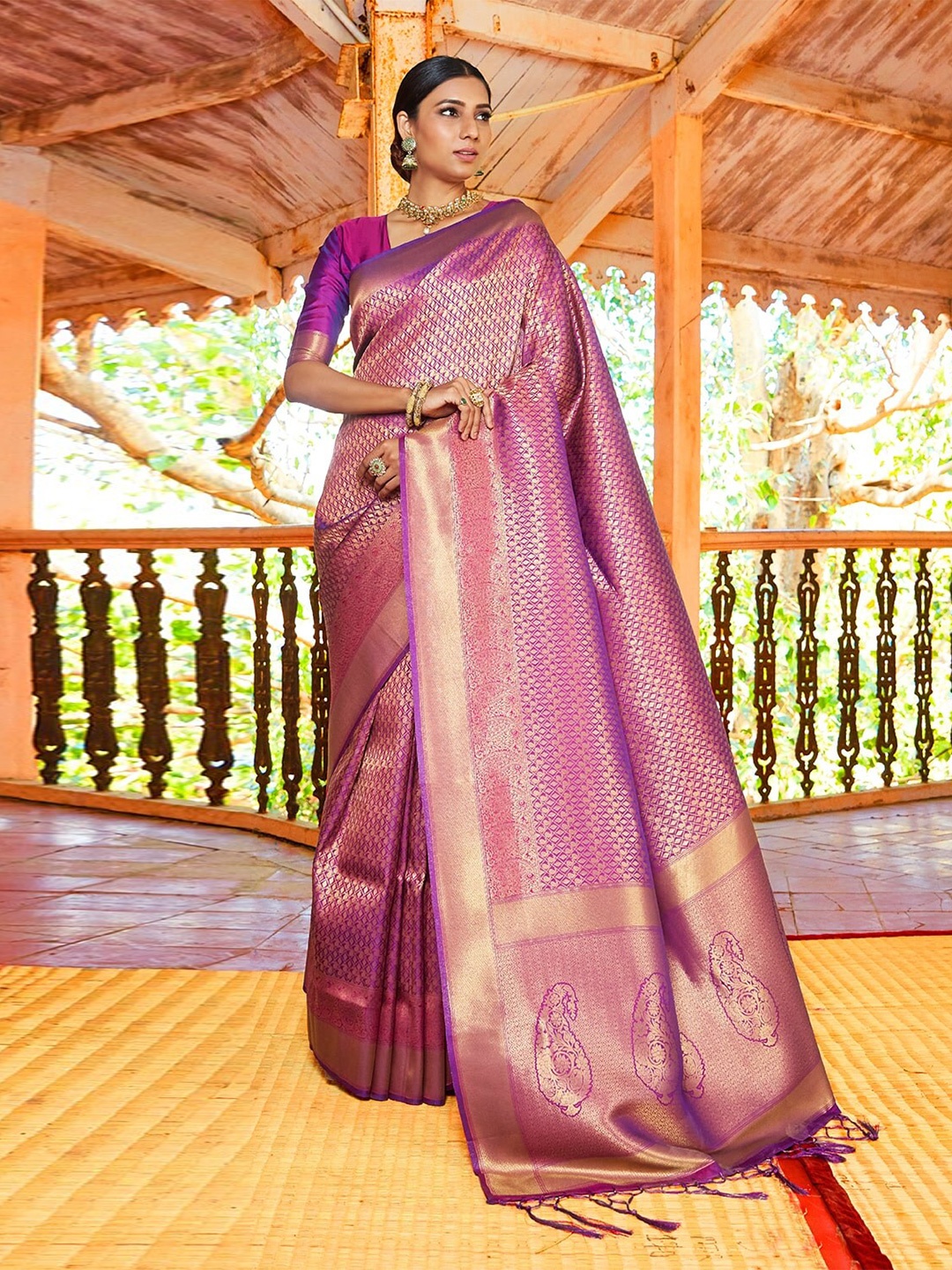 

DEVATITHI Woven Design Zari Kanjeevaram Saree, Purple